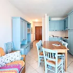 Isa-Apartments 4 Beds In Residence With Swimming-Pool In San Vincenzo, Just 600 Meters From The Sea