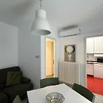 Paloma Center Town Apartment