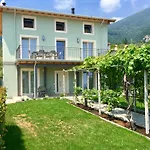 Casa Con Ampio Terrazzo, Vista Lago E Giardino