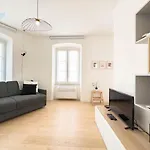 Corridoni 2B Tirabora Short Rent