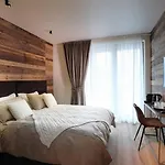 (-Luxurious Contemporary Mountain Home-)