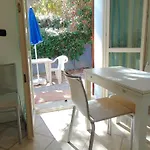 N025 - Numana, Bilocale Con Giardino In Centro