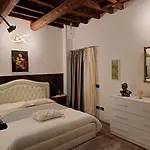 Centro Storico, Centralissimo Luxury Smeraldo Suite Doccia Idromassaggio ,Paniere Gratuito Con Piccola Colazione