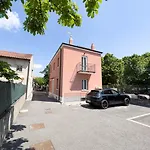 Basovizza 3 Alessandro Tirabora Short Rent