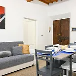Inn Pisa Rentals - Rustic Style Flat