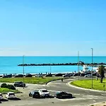 Al Curvone Beach