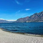 Renzo E Lucia Lake View Apartment