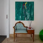 +61 Lounge Apartment