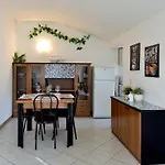 Trilo_Mina 4