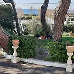 Appartamento In Villa Valentini, Fronte Mare, Giardino E Parcheggio Privato, Wifi, Dotato Di Tutti I Confort, Nel Golfo Di Gaeta