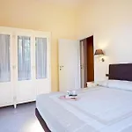 Lenno Apartment, Period Villa Located On The Lake Sleeps 8 By Italian Apartments