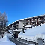 Alpine Studio With Garage