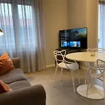 Domus Pyrus Apartments