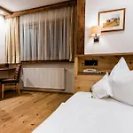 Garni Hotel Rosengarten B&B