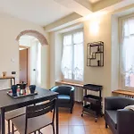Cozy Apt With Balcony- Como City Center!