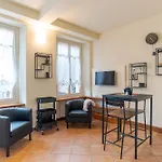 Cozy Apt With Balcony- Como City Center!
