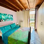 Desenzano Central Apartment With Balcony