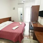 Hotel Caravan B&B