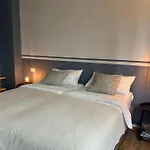 Studio In Villa Near Fiera Milano At Metro Stop