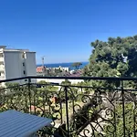 Bright 3 Bedrooms Apartment With Seaview Balcony