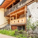 Appartamento Rustico Con Stube E Balcone