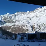 Deer Lodge Mountain View Apartment With Ski-In Access