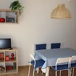 Trilo Lorenzo - In Centro Ed A Soli 30 M Dal Mare