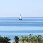 Spacious House With Jacuzzi In Brancaleone Marina