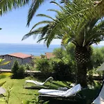 Spacious House With Jacuzzi In Brancaleone Marina