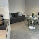 Domus Pyrus Apartments