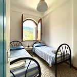 Vista Mare Su Tre Piani Con Giardino