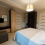 La Perla Guest House