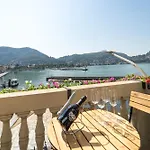 Appartamento Esclusivo Fronte Lago, In Centro A Como Con Garage