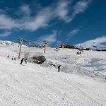 Ski Apartment Francois Hot Tub & Central Location With Hotel Services