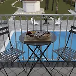Rosy'S House