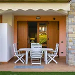 Relax By The Pool - Garden - Garage