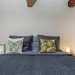 Urban Oasis, Home-Triest Com