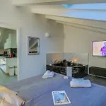 Loft & Jacuzzi - Happy Rentals