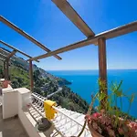 Elegant House Overlooking The Sea, Easy Park, Wifi