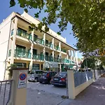 Hotel Gadames - Lunch On The Beach