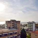 Cozy Apartment In Lido Di Camaiore With Kitchen