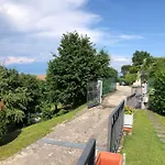 Apartment With Lake View And Garden