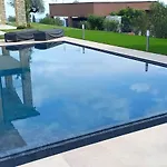 Apartment Loretta In Villa Fiore