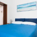 Turati Apartment: Seaside-Center