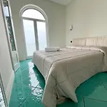 Enrica Guarda Capri - Appartament