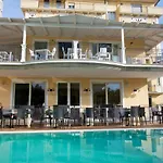 Hotel Mocambo Piscina E Spiaggia