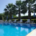Villa Laura Residence Hotel Apartments & Studios