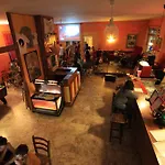 Sunflower Beach Backpacker Hostel & Bar