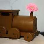 A Due Passi Dal Treno