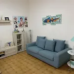 Appartamento Con Ingresso Indipendente E Giardino